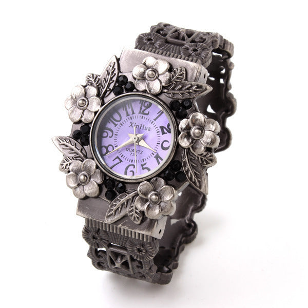 Embossed flower quartz watch