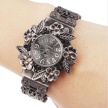 Embossed flower quartz watch