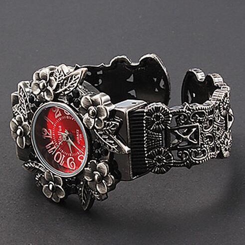 Embossed flower quartz watch