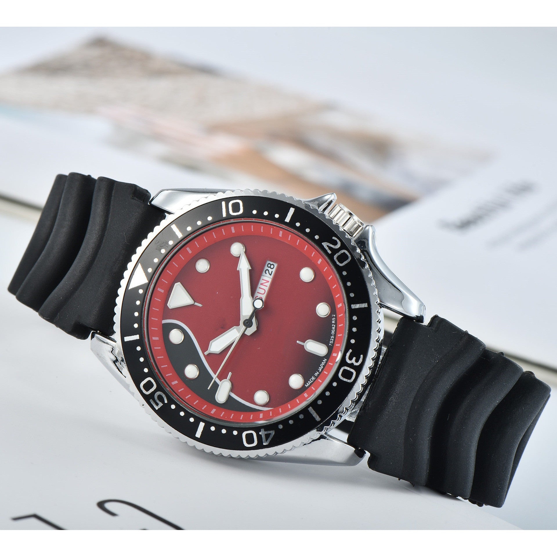 Men's Fashion Silicone Strap Double Calendar Quartz Watch
