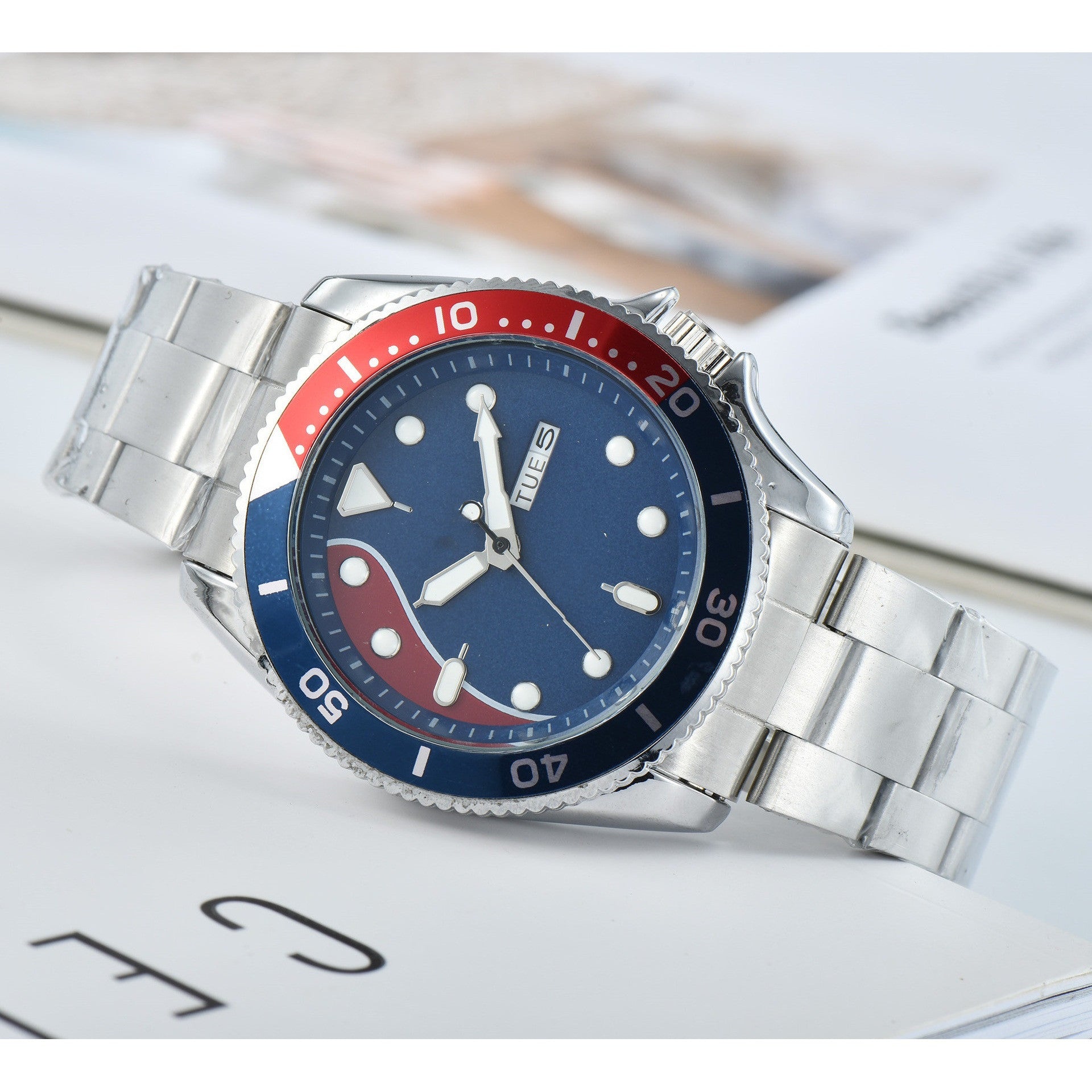 Men's Fashion Silicone Strap Double Calendar Quartz Watch