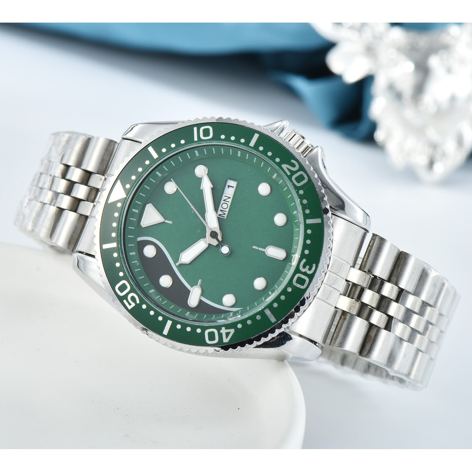 Men's Fashion Silicone Strap Double Calendar Quartz Watch