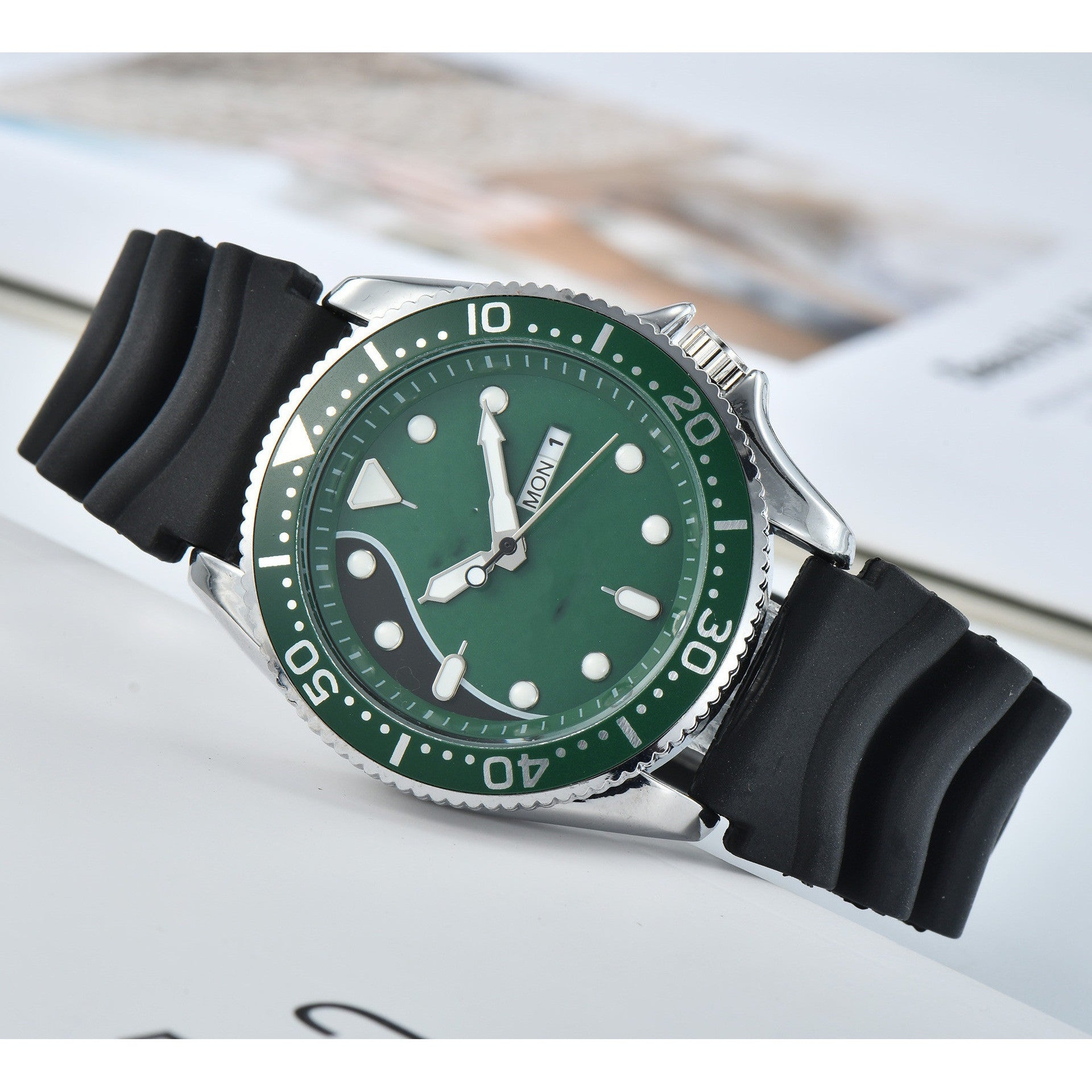 Men's Fashion Silicone Strap Double Calendar Quartz Watch
