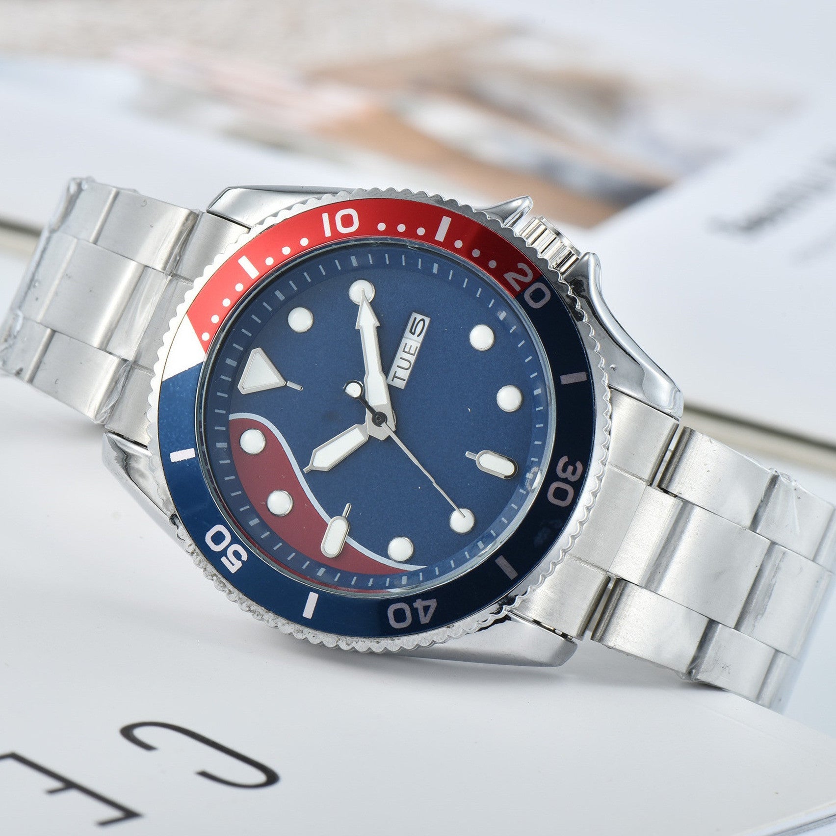 Men's Fashion Silicone Strap Double Calendar Quartz Watch