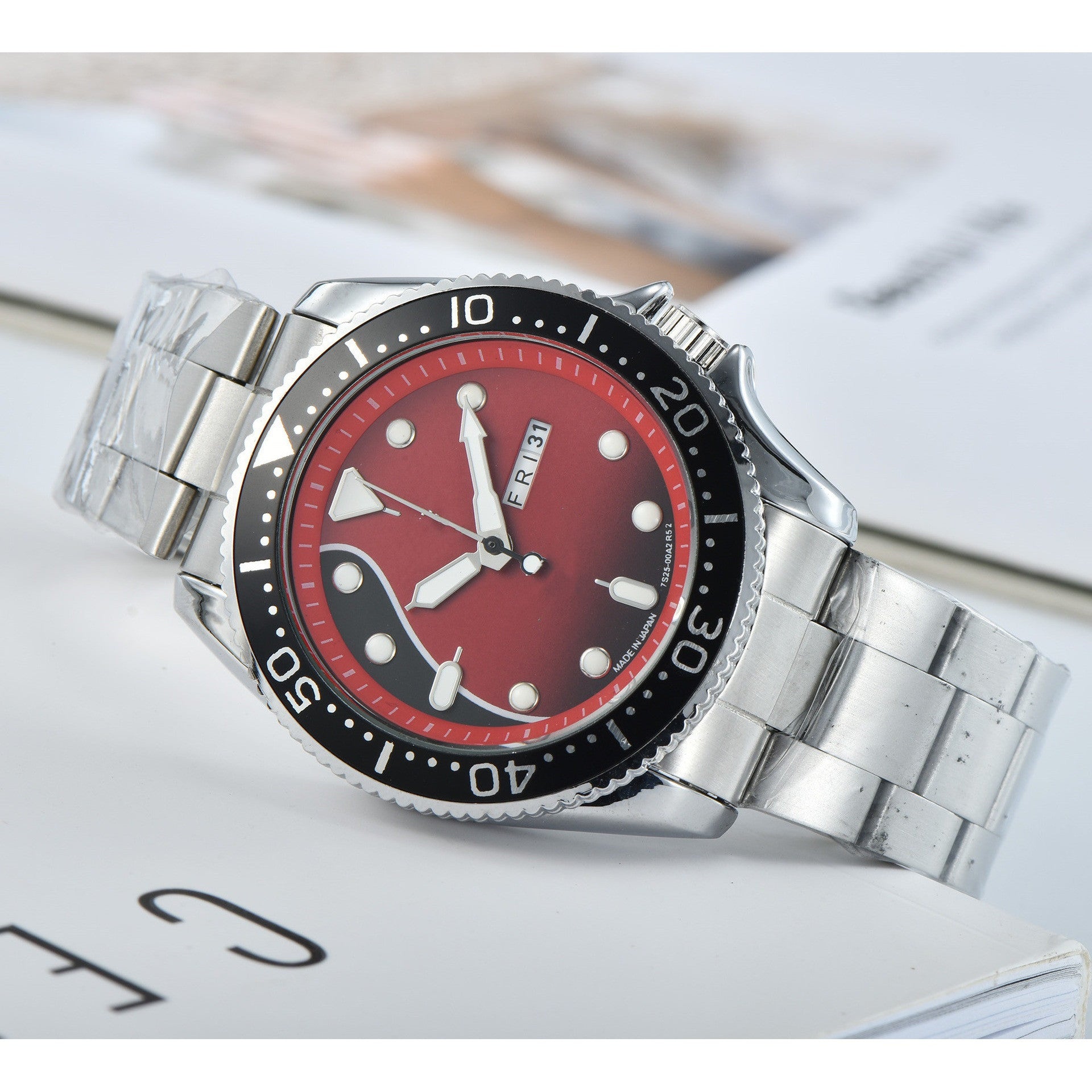 Men's Fashion Silicone Strap Double Calendar Quartz Watch